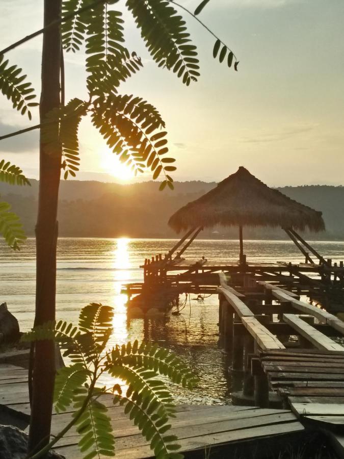 Hotel Tanjungan à Gili Gede Extérieur photo