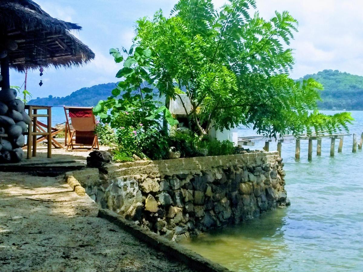 Hotel Tanjungan à Gili Gede Extérieur photo