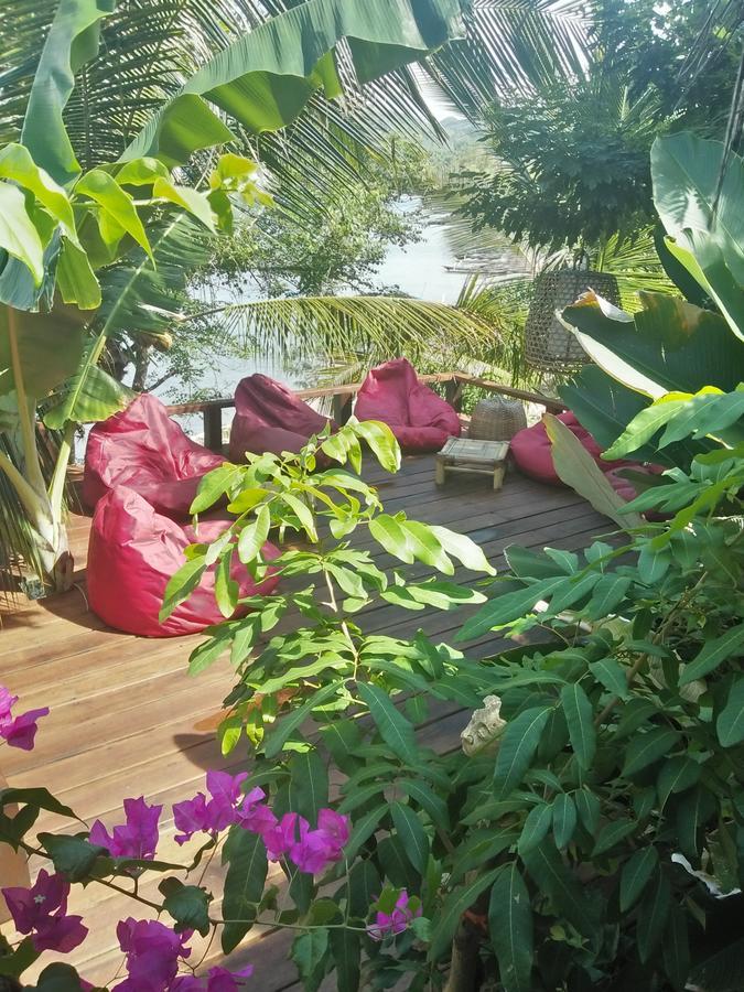 Hotel Tanjungan à Gili Gede Extérieur photo