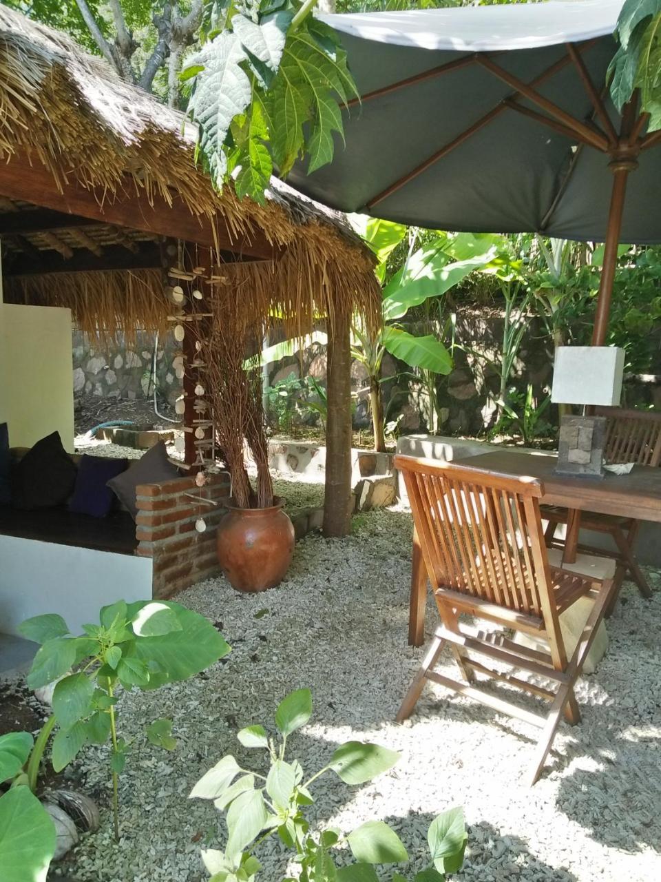 Hotel Tanjungan à Gili Gede Extérieur photo